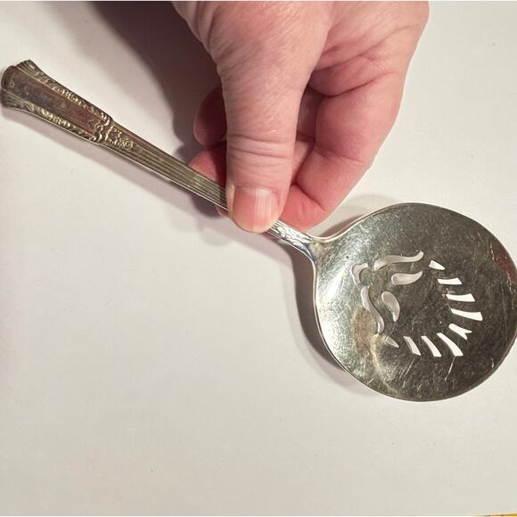 Vintage 1940's Silverplated Tomato server Treasure pattern by International IS - Picture 7 of 7